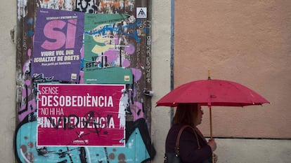 Cartells sobre el referèndum, a Barcelona.