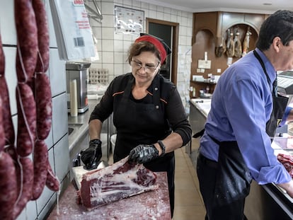 Trabajadores de una carnicería.