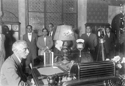 MAcià anunciant l'aprovació de l'Estatut er les Corts el 1932.