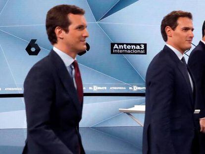 Los candidatos a presidir el Gobierno de Espa&ntilde;a tras las elecciones generales, Pablo Iglesias (Unidas Podemos) (i); Pablo Casado (PP) (2i); Albert Rivera (Cs) (2d) y Pedro S&aacute;nchez (PSOE) antes del inicio del segundo debate electoral.