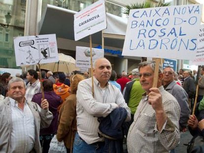 Vecinos de O Rosal manifest&aacute;ndose el jueves en Vigo.