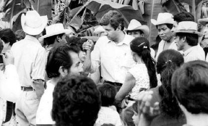 Andrés Manuel López Obrador en un bloqueo a Pemex en 1996.