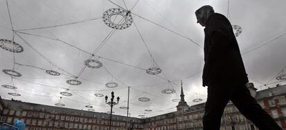 Alumbrado navide&ntilde;o en la plaza Mayor de Madrid en 2010.