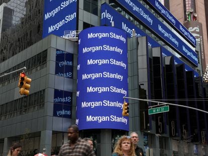 Logotipo de Morgan Stanley en un edificio de Nueva York, en una foto de archivo.