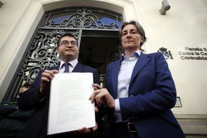 Sánchez Mato (izquierda) e Higueras, esta mañana ante la Fiscalía Anticorrupción.