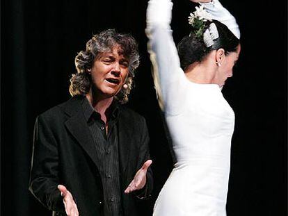 La cantaora Mayte Martín y la bailaora Belén Maya, durante su actuación en Tokio.