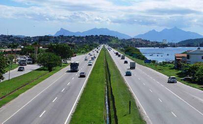 Tramo de la Autopista Fluminense, operada por Abertis en el entorno de Río de Janeiro (Brasil). 