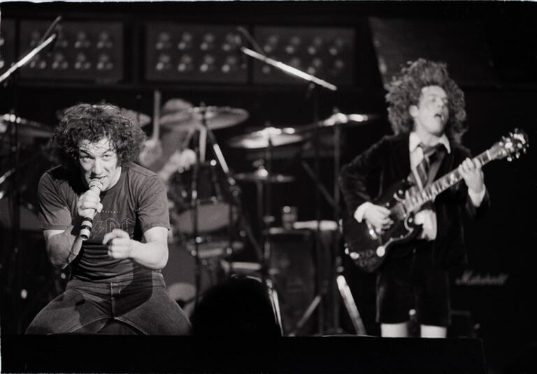 El vocalista Brian Johnson, izquierda, y el guitarrista Angus Young, en Reino Unido durante la gira de 1981.