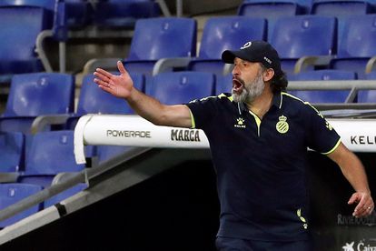 Rufete da instrucciones a sus jugadores durante el partido del Espanyol ante el Real Madrid.