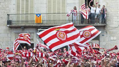 La afición del Girona celebra el ascenso a Primera.