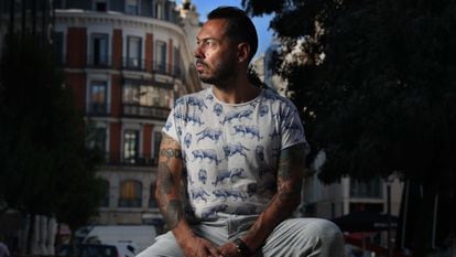 Daniel Mendoza, creador de la serie web "Matarife", en el centro de Madrid, el 17 de septiembre de 2021.