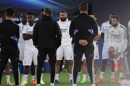 Vinicius, Benzema y el resto jugadores del Real Madrid se preparan para la final de este miércoles.