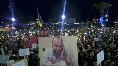 Miles de personas protestaron el viernes en Alhucemas contra la represión de Rabat y en memoria de Mohcin Fikri.