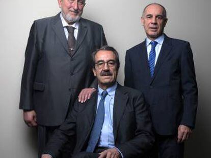 Emilio Ontiveros (sentado), Francisco Valero (de pie a la izquierda) y &Aacute;ngel Berges.  