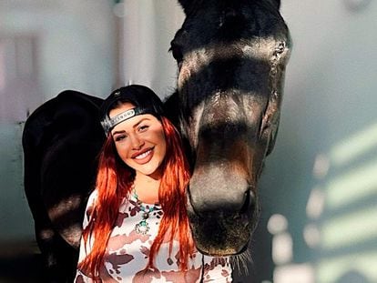 Elena Larrea, fundadora de 'Cuacolandia', un refugio para caballos maltratados en el Estado de Puebla.