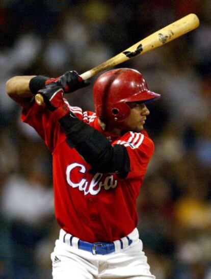 Yulieski Gourriel en 2006 en un partido con la selección cubana.