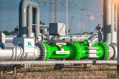Gasoducto de producción de energía renovable de hidrógeno verde. Getty