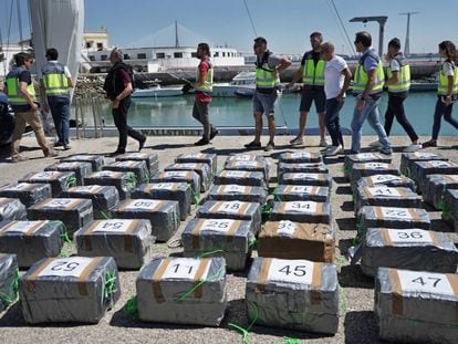 La policía incauta 1,5 toneladas de cocaína en un velero (Cádiz).