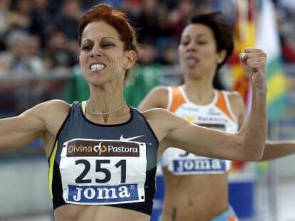 Natalia Rodr&iacute;guez celebra su victoria en el 1500 en Sabadell.