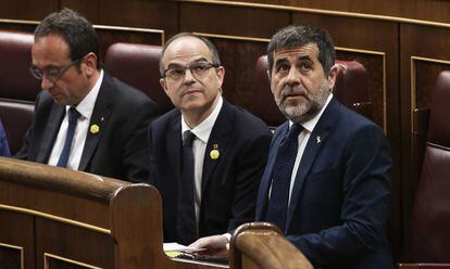 Desde la derecha: Jordi Sànchez, Jordi Turull y Josep Rull, durante la primera sesión en el Congreso el pasado martes.