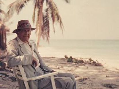 El poeta T. S. Eliot, en Bahamas en 1957.
