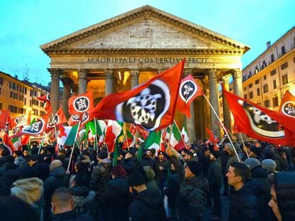 Manifestación del grupo ultra Casapound en Roma el 1 de marzo de 2018. 