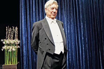 Mario Vargas Llosa, momentos antes de recibir el Premio Nobel.