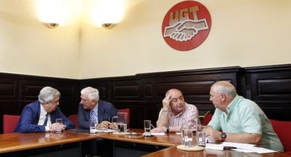Los dirigentes de la CEA Salas Tornero y Santiago Herrero (a la izquierda) y los sindicalistas Manuel Pastrana y Francisco Carbonero.