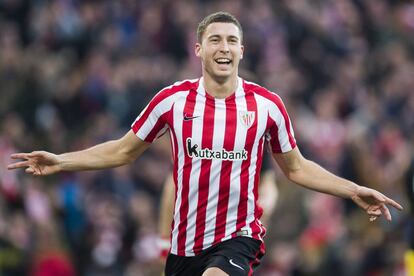 Óscar De Marcos, jugador del Athletic Club de Bilbao, celebrando un gol en 2017.