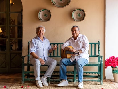 Los del Río posan en la villa de Utrera en la que ejercen de anfitriones.