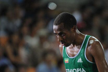 Kenenisa Bekele, tras retirarse de la final de los 10.000 metros.