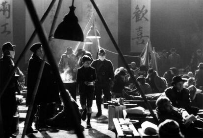 Fotograma de la película 'El imperio del sol', basada en un libro de J. G. Ballard y dirigida por Steven Spielberg en 1987.