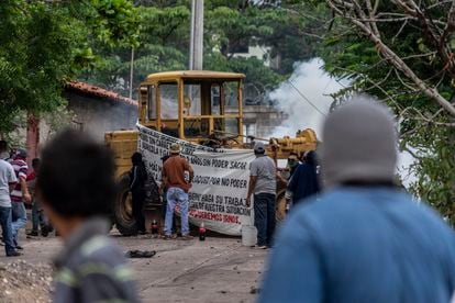 Aguililla Michoacán manifestantes contra ejército