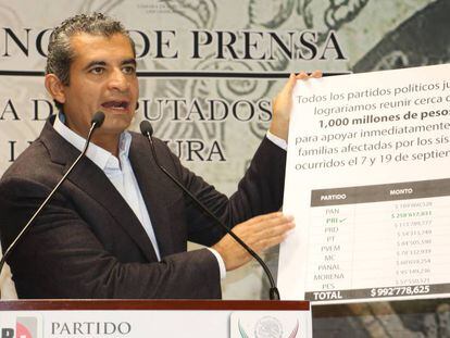 Enrique Ochoa, presidente del PRI, en el anuncio en la C&aacute;mara de Diputados. 