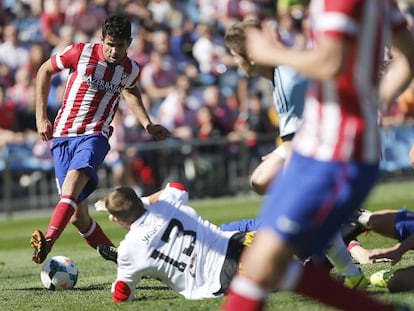 Diego Costa marca el primer gol del partido.