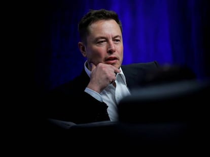 Tesla cae un 6,3% tras la renuncia de un directivo y un nuevo escándalo de Musk