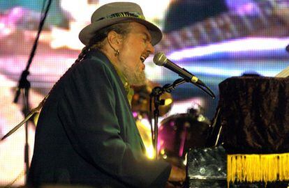 El músico de Nueva Orleans Dr. John, durante una actuación.