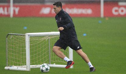 Nasri, en un entrenamiento del Sevilla.