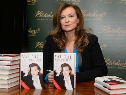 Valerie Trierweiler, en la firma de ejemplares en una librer&iacute;a de Londres el pasado nomviembre.