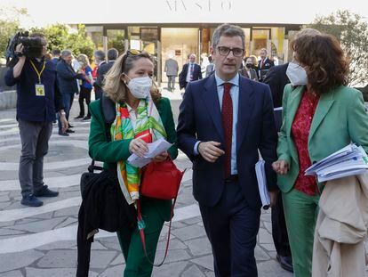 Nadia Calviño, Félix Bolaños, y María Jesús Montero, en La Palma.