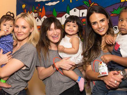 Varias actrices estadounidenses portan beb&eacute;s en brazos el pasado septiembre en Los &Aacute;ngeles (California).
