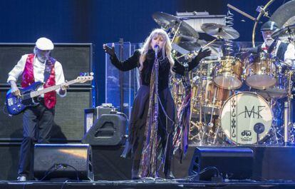 John McVie y Stevie Nicks de Fleetwood Mac en el concierto del Festival de la  Isla de Wight.