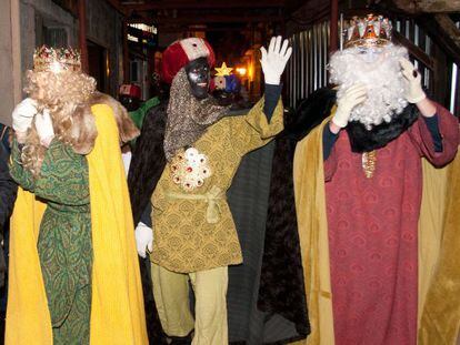 Los tres Reyes Magos de Sort en la noche de la cabalgata.