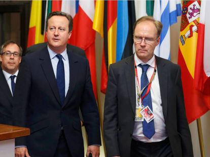Ivan Rogers, a la derecha, junto al ex primer ministro británico, David Cameron, en una imagen tomada en junio de 2016.