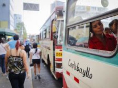 Autob&uacute;s en la ciudad de Lima