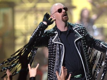 Rob Halford, líder de Judas Priest, durante un concierto en 2006 organizado por la cadena musical VH1. En vídeo, la banda interpreta 'Breaking the law' en esa actuación.