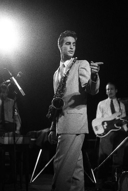 John Lurie durante una actuación en Londres en 1981