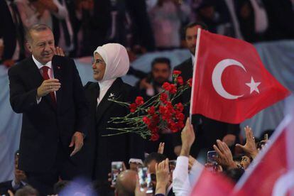 El presidente turco Recep Tayyip Erdogan y su esposa Emine Erdogan.