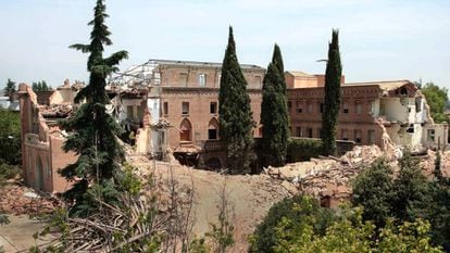 Estado de demolición este jueves del convento neomudéjar de las Damas Apostólicas.