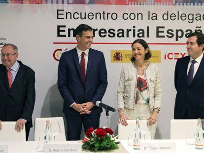 José Luis Bonet, Pedro Sánchez, Reyes Maroto y Antonio Garamendi, en una reunión con empresarios españoles que tienen intereses en Cuba.
 